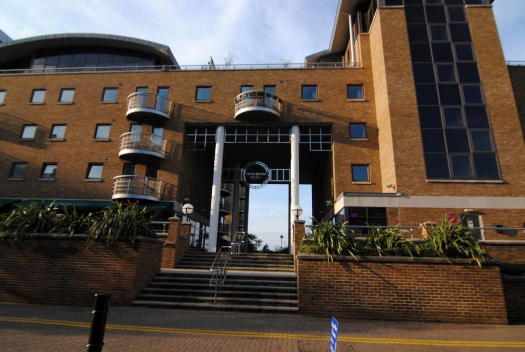 Apartment Wharf - Meridian Place Barking  Extérieur photo