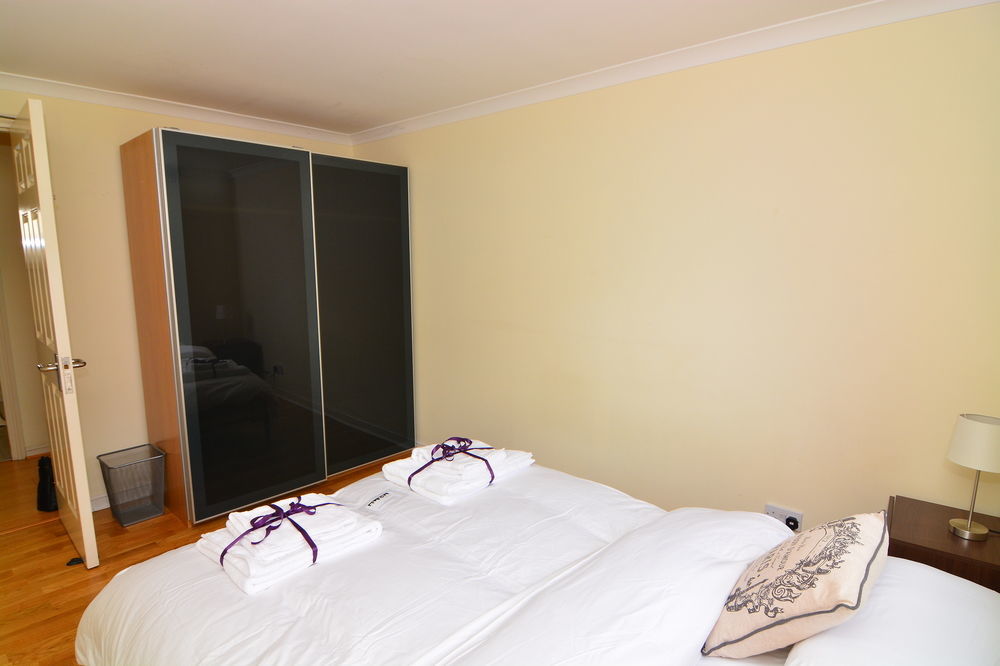 Apartment Wharf - Meridian Place Barking  Extérieur photo