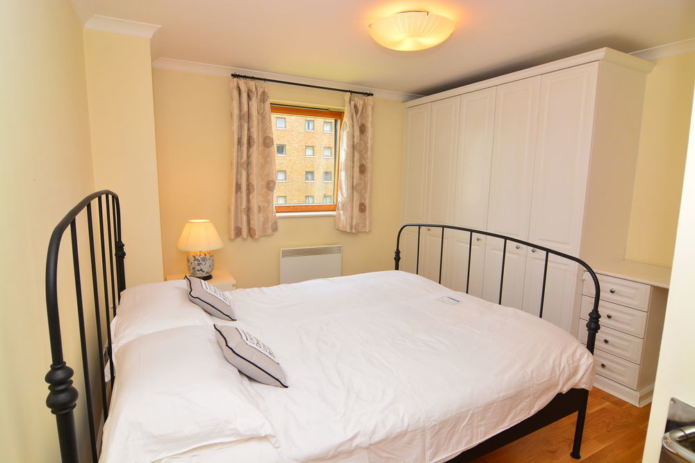Apartment Wharf - Meridian Place Barking  Extérieur photo