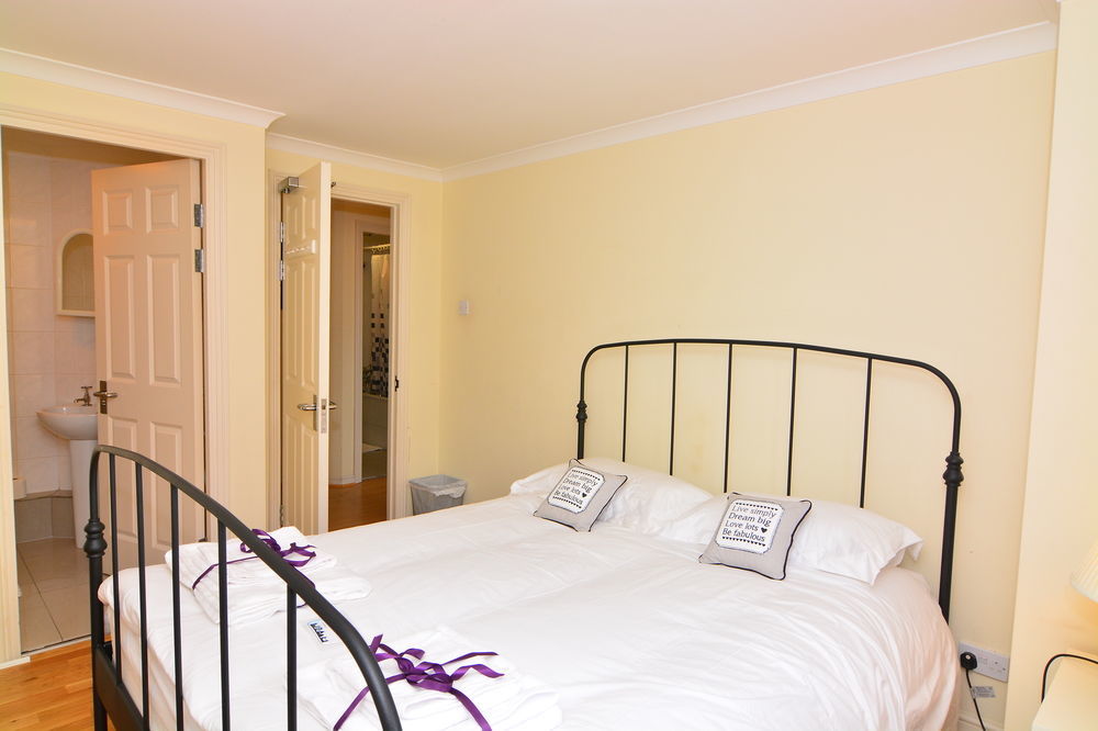 Apartment Wharf - Meridian Place Barking  Extérieur photo