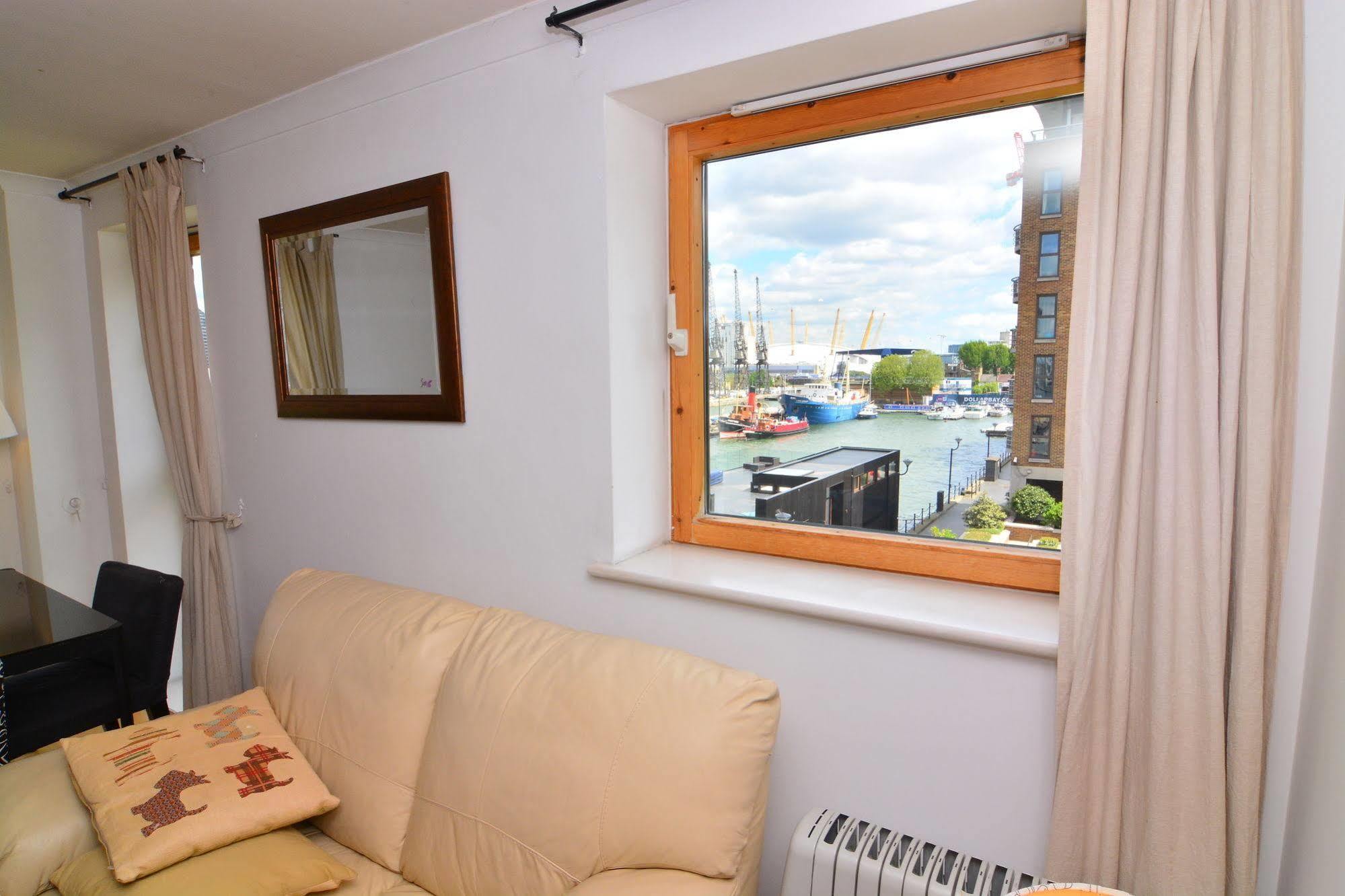 Apartment Wharf - Meridian Place Barking  Extérieur photo