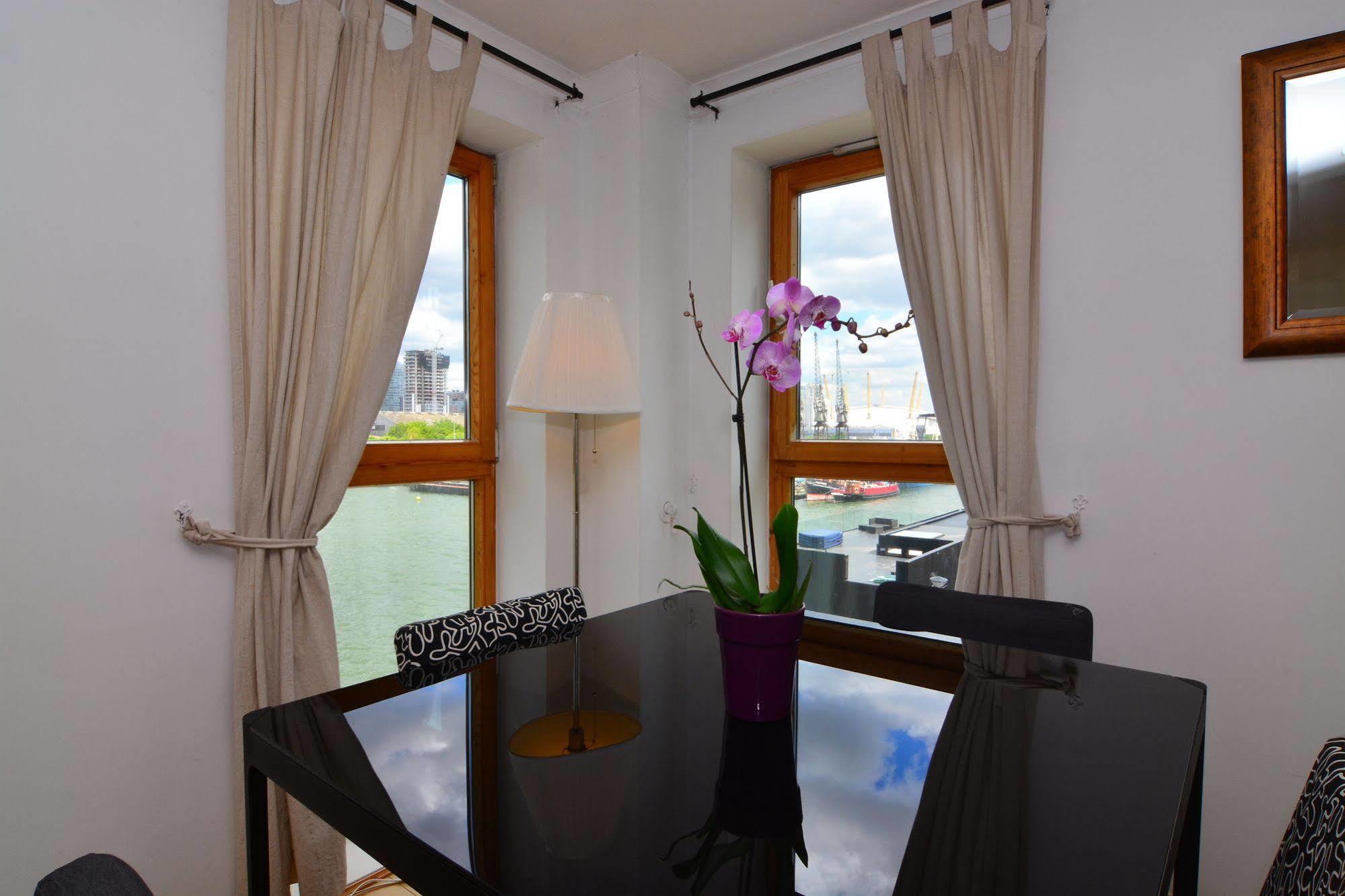 Apartment Wharf - Meridian Place Barking  Extérieur photo