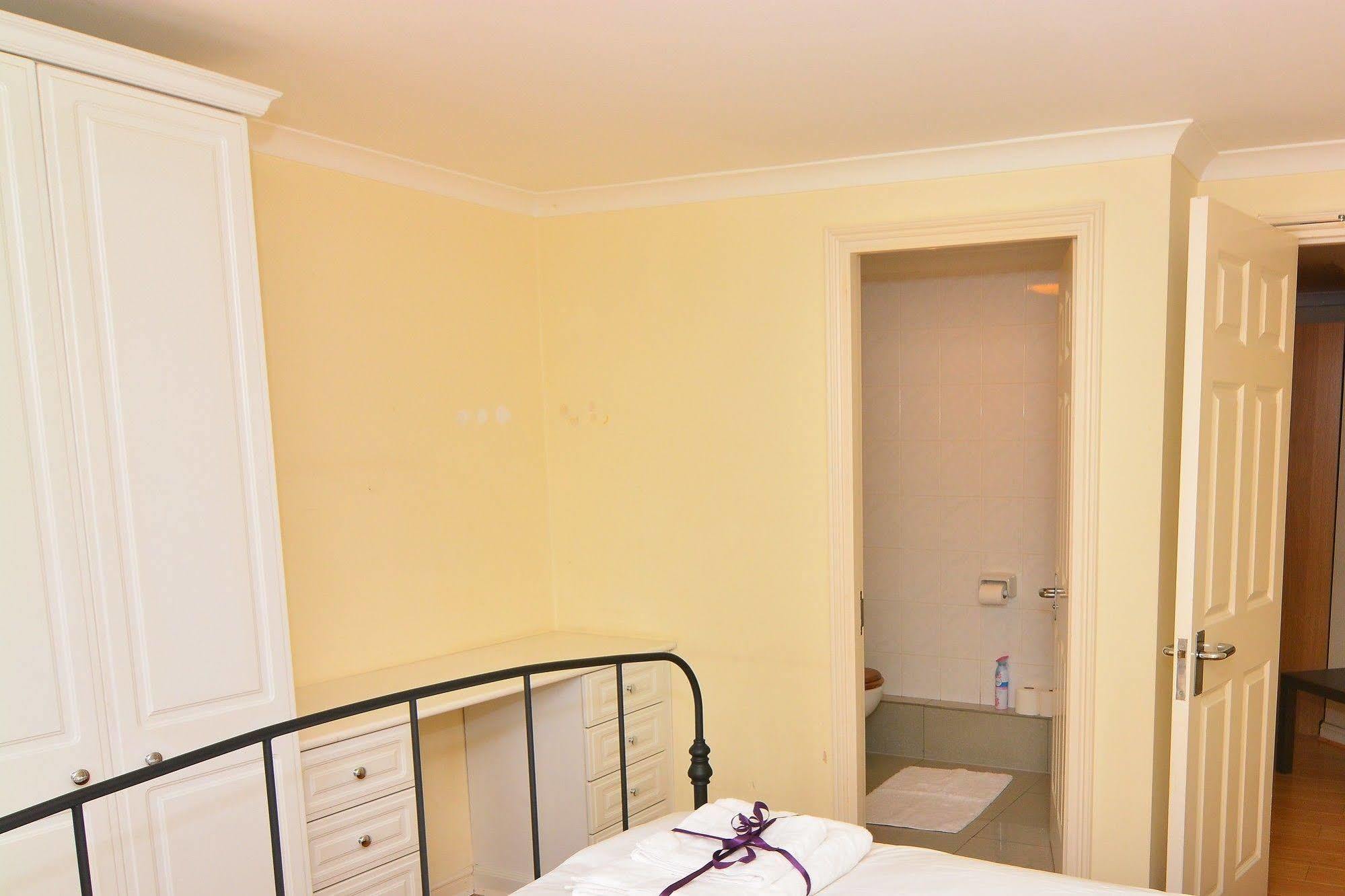 Apartment Wharf - Meridian Place Barking  Extérieur photo
