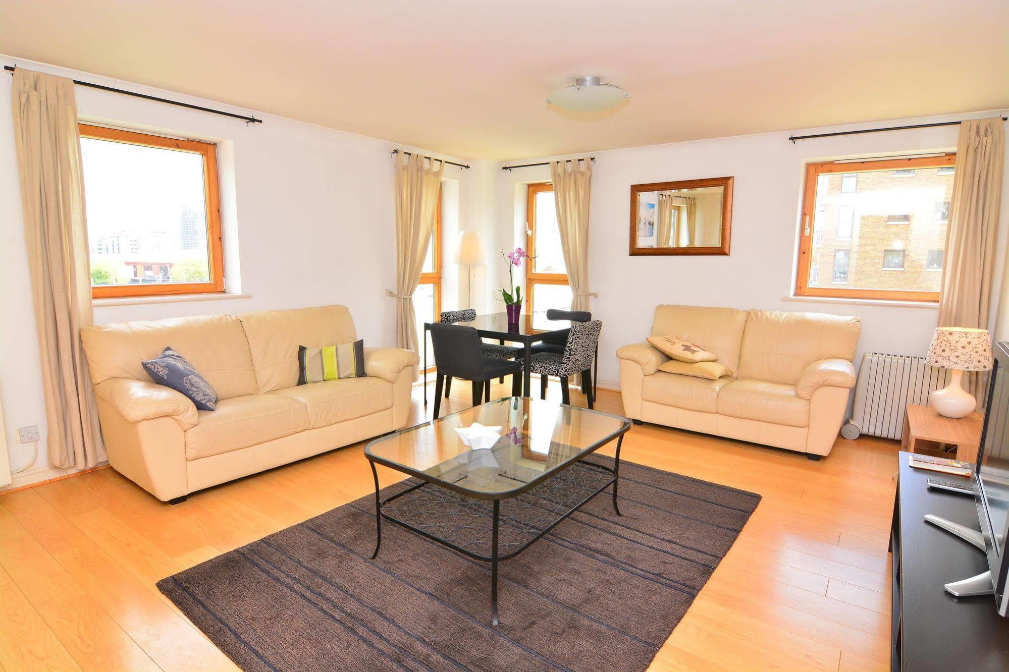 Apartment Wharf - Meridian Place Barking  Extérieur photo