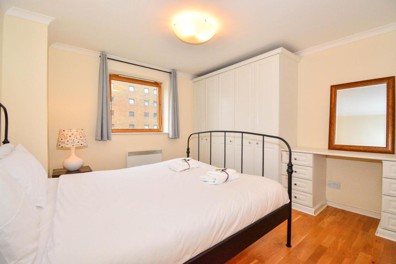 Apartment Wharf - Meridian Place Barking  Extérieur photo