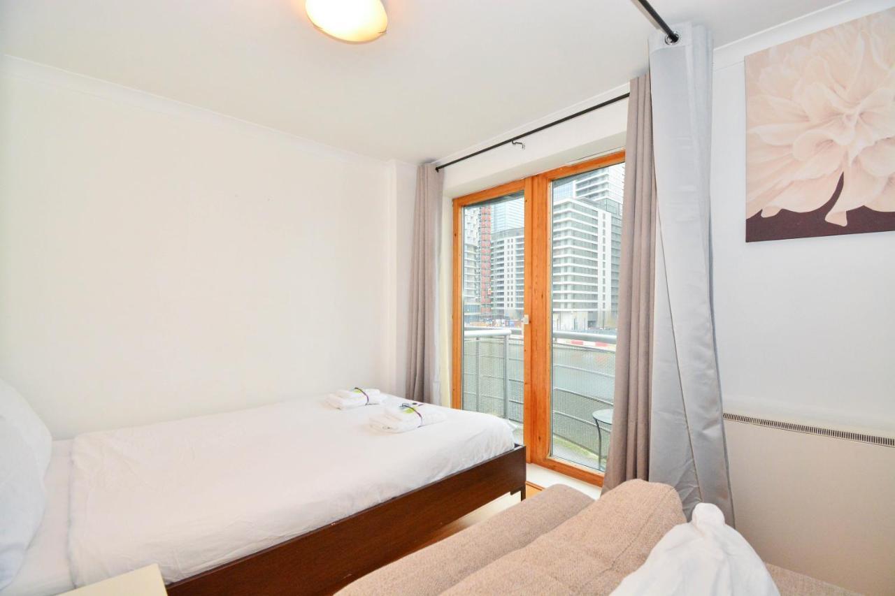 Apartment Wharf - Meridian Place Barking  Extérieur photo