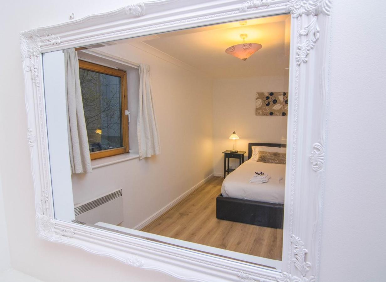 Apartment Wharf - Meridian Place Barking  Extérieur photo