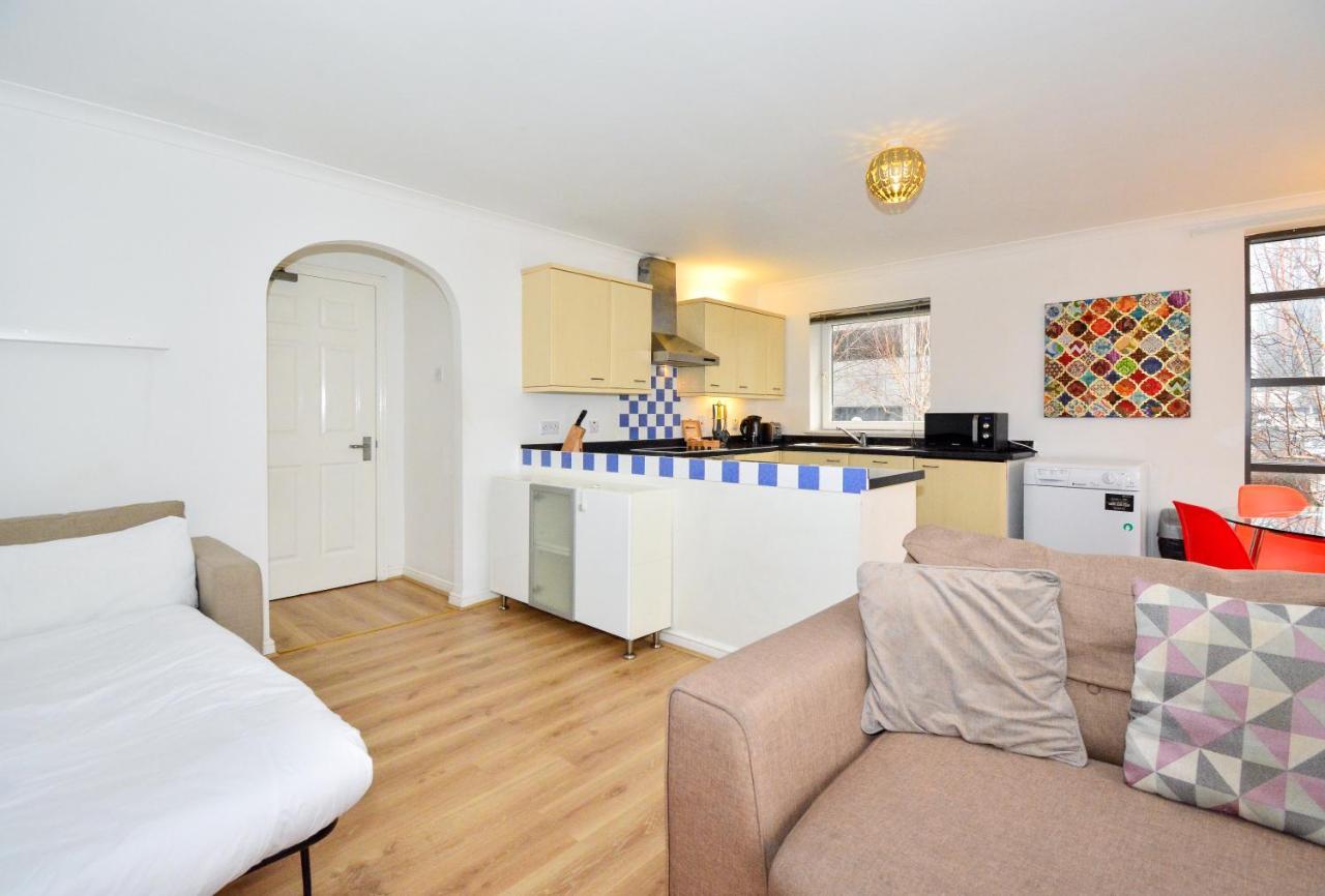 Apartment Wharf - Meridian Place Barking  Extérieur photo