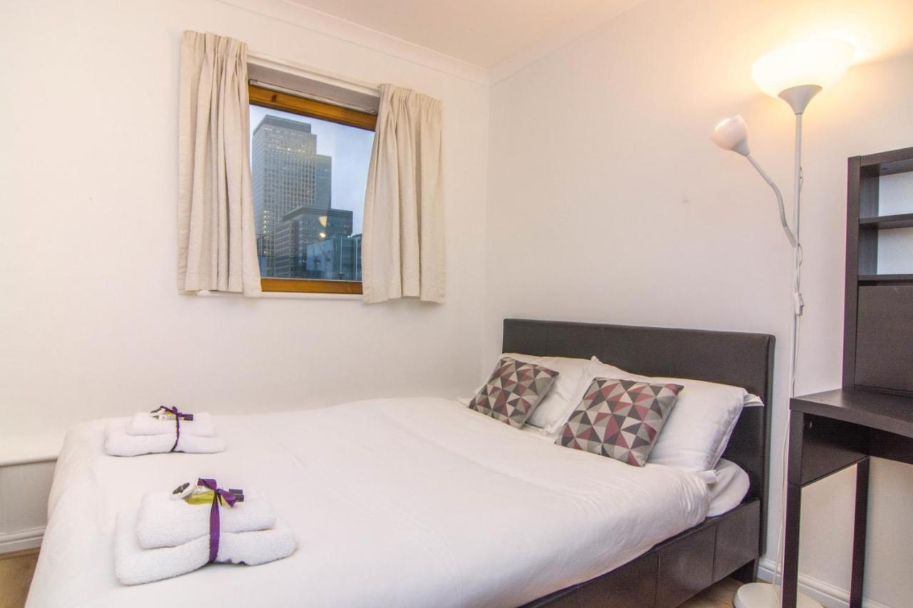 Apartment Wharf - Meridian Place Barking  Extérieur photo